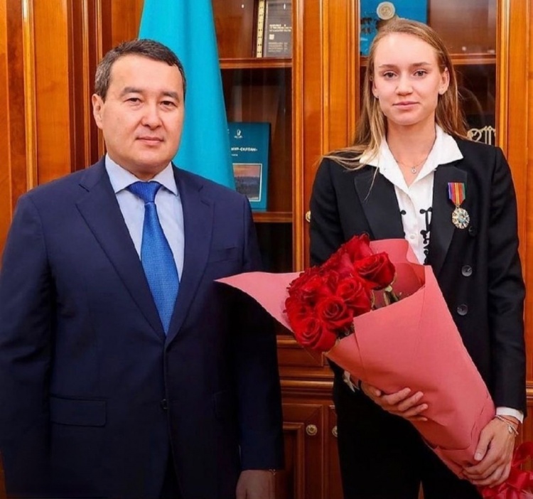 成为首位登 成为首位登