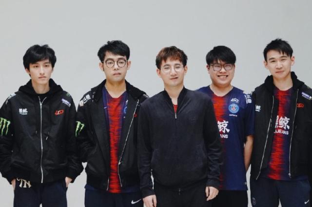 同时通过 同时通过